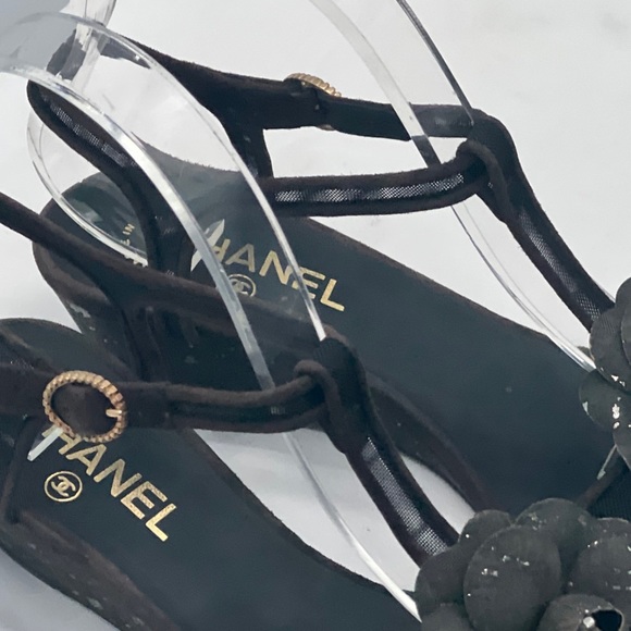 CHANEL Camellia Dark Brown Mesh Suede CC T-Strap Cork Wedge Sandals Size 39 US 9 - Picture 6 of 15